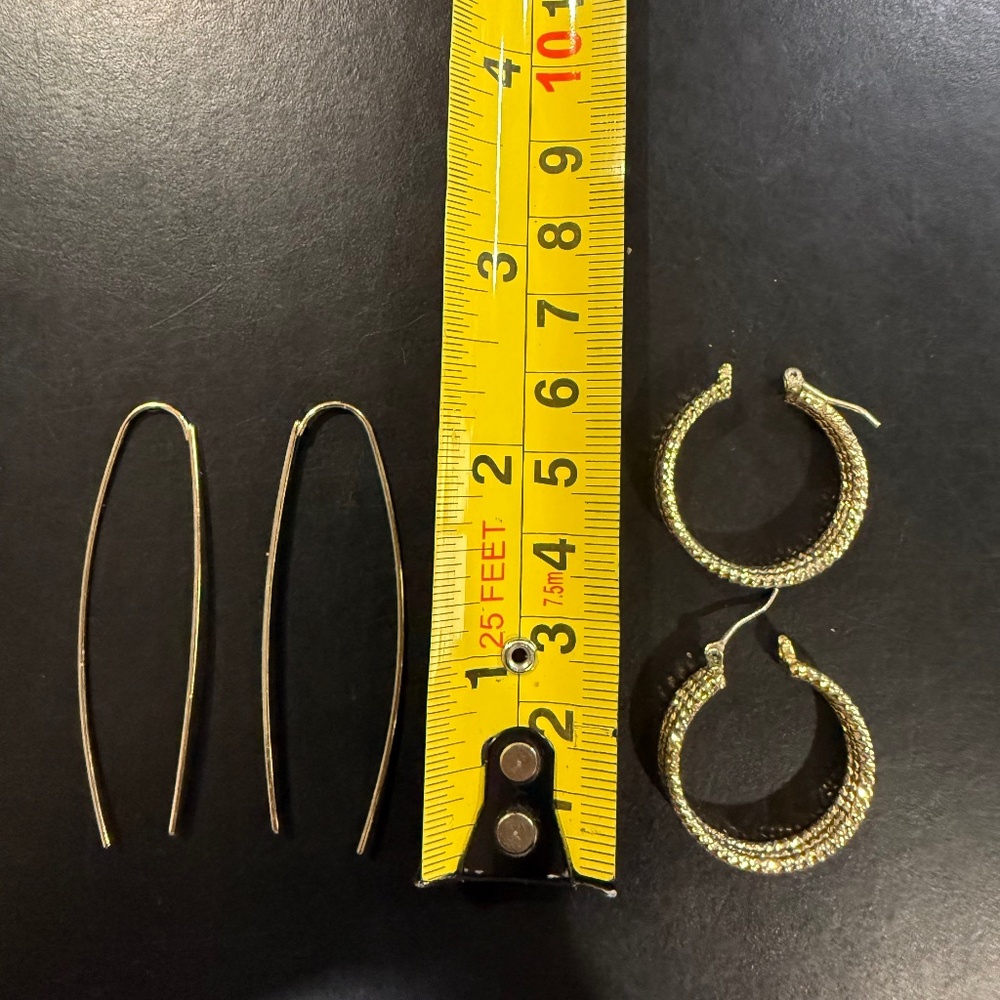 2 pair of gold earrings